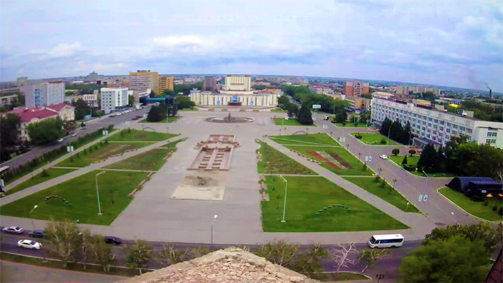 Онлайн веб-камера центральной площади (Абая) города Семей, Казахстан